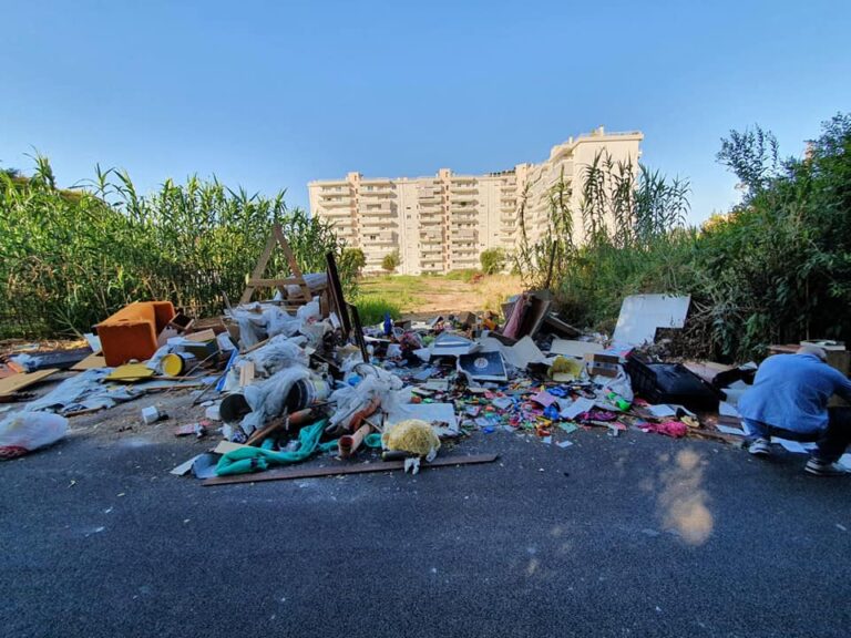 Salerno, rifiuti abbandonati: aree bonificate e responsabili individuati