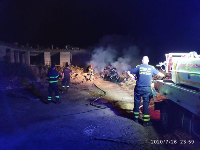 Battipaglia, incendio in via Fosso Pioppo: “Non si escludono dolo né motivi accidentali”