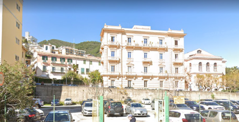 Salerno: settanta posti auto in Via Porto