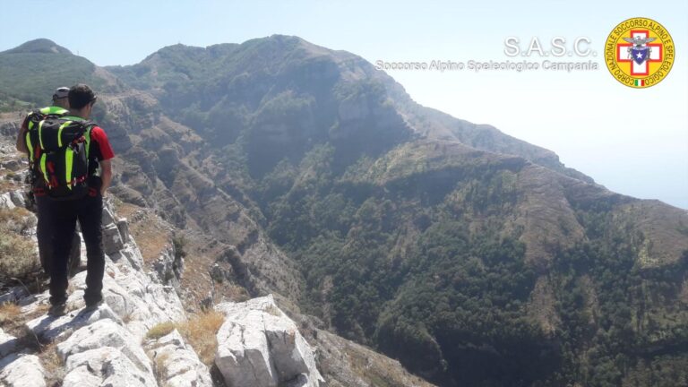 Costiera, ritrovato il ragazzo disperso sul Monte Faito