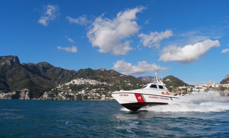 Vietri sul mare, sub colto da malore salvato dalla Guardia Costiera