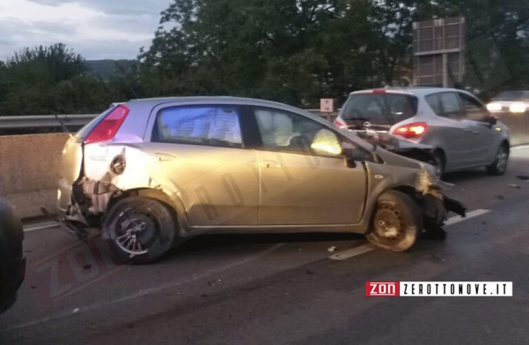 Raccordo Salerno-Avellino, scontro tra auto e camion: 4 feriti