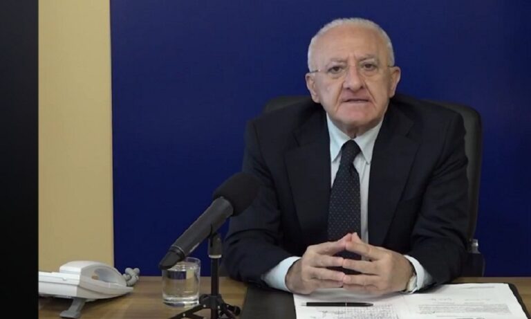 De Luca: “Alle condizioni attuali non è possibile aprire le scuole”