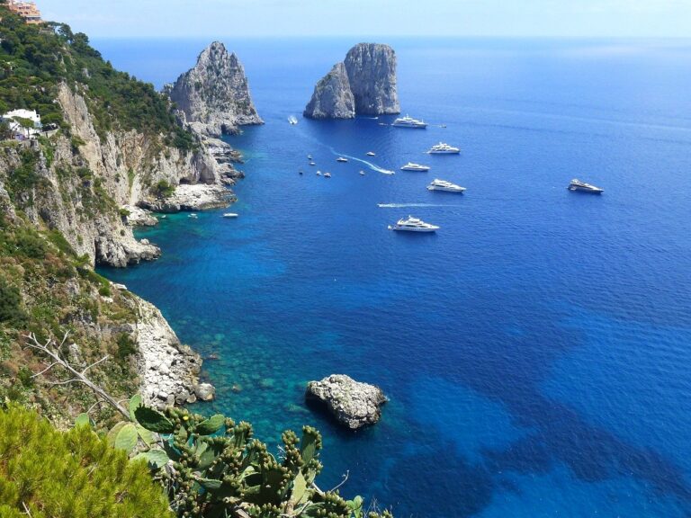 Capri, mascherina tutto il giorno. Arriva l’ordinanza del Sindaco