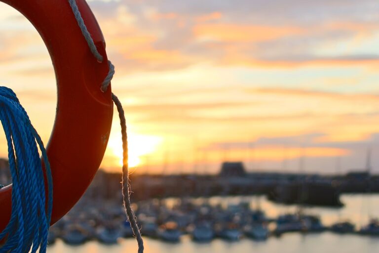 Capaccio, ragazzino si sente male in spiaggia: il bagnino lo salva