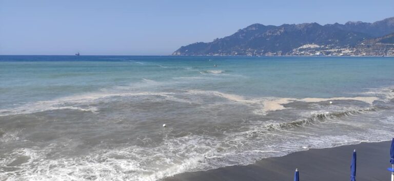 Salerno: acqua sporca lungo il litorale