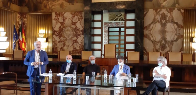 Salerno, firmato protocollo di intesa per le procedure di intervento riguardanti l’effettuazione di accertamenti e trattamenti sanitari obbligatori.