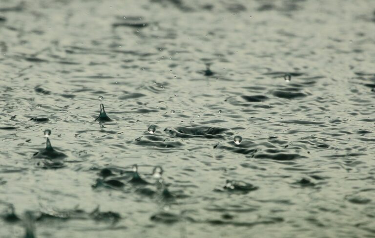 Allerta meteo in Campania per piogge, temporali e venti forti