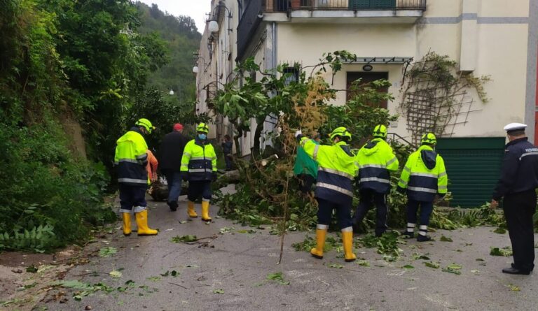 Cava de’ Tirreni, maltempo: Servalli invita i cittadini a restare a casa