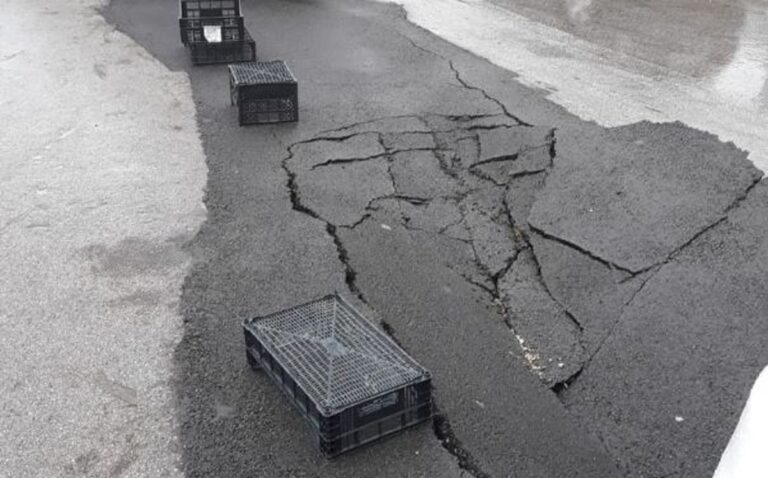 Baronissi, cedimento a Largo Tre Pizzi causato dai lavori in corso