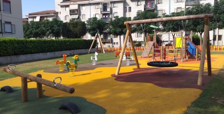 Baronissi, inaugurato il nuovo parco giochi “Topolino”