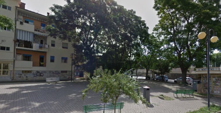 Salerno, tragedia sfiorata a Torrione: grosso ramo si stacca da albero