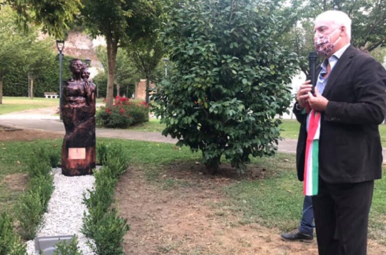 Baronissi, presentata la nuova statua nel Parco del Ciliegio