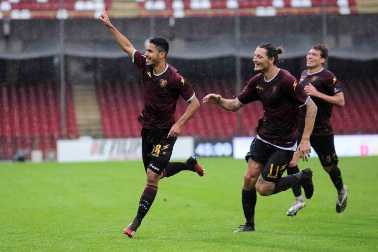 23 anni fa la Salernitana si prendeva la vetta a Venezia