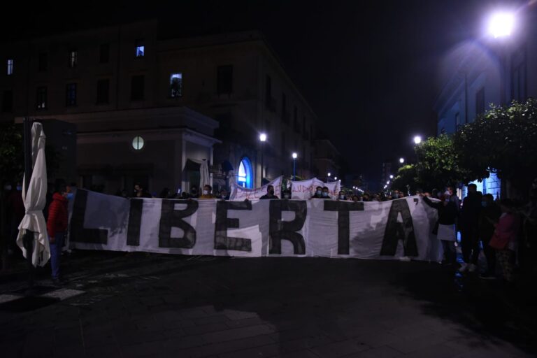 Cava, marcia di protesta dei commercianti contro le nuove restrizioni