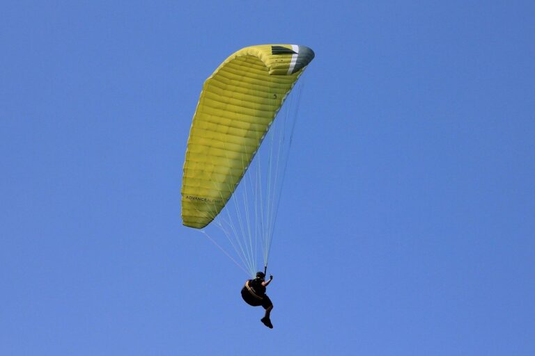 Capaccio Paestum, si lancia col parapendio ma si schianta al suolo