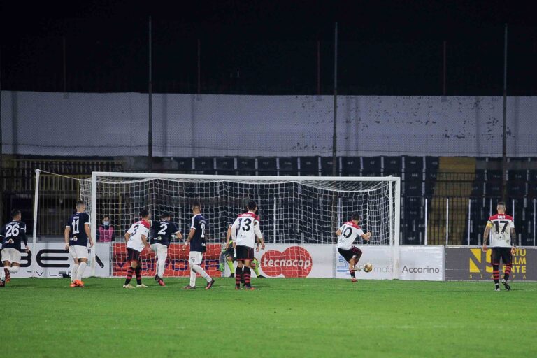 Cavese-Foggia 0-1: Favasuli sbaglia, Curcio no. Sesto ko interno di fila