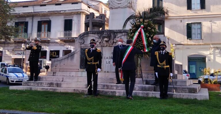 Cava, omaggio “Ai caduti di tutte le guerre”: deposta Corona d’alloro