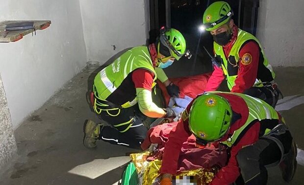 Calvanico, 38enne cade in un dirupo e viene salvato dal Soccorso Alpino