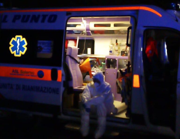 Mercato San Severino, ambulanza ferma davanti “il Fucito” da stamane. Equipaggio allo stremo