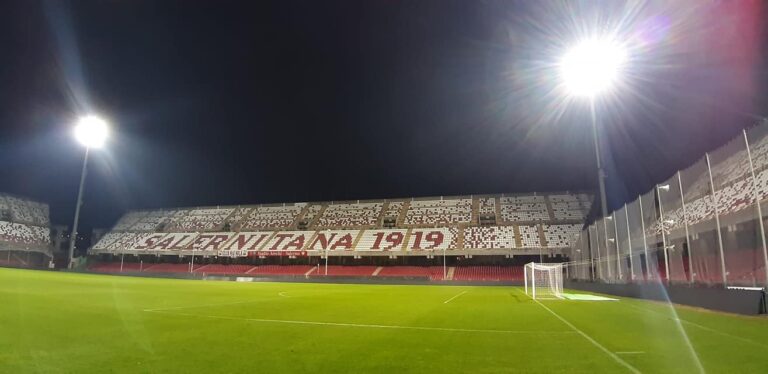 Salerno, lo stadio Arechi si illumina per Diego Armando Maradona