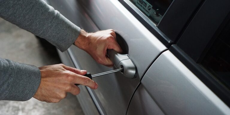 Cava, tenta di rubare un’auto: in manette pregiudicato