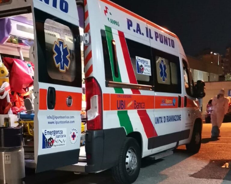 Paziente Covid bloccato in ambulanza all’Umberto I di Nocera
