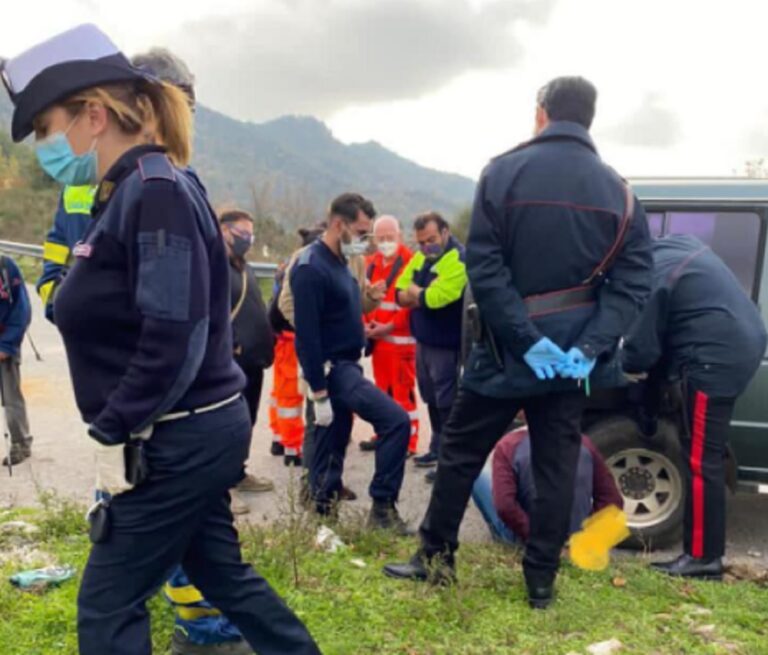 Pellezzano, arrestato per danni ad auto e lancio di pietre ai passanti