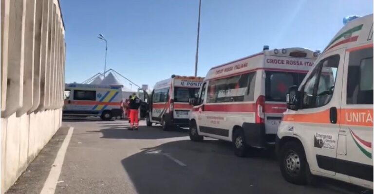 Ruggi, Pronto soccorso in tilt: ambulanze in coda e attese interminabili