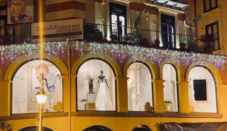 Illuminiamo Salerno: l’Atelier Diva accende le luci su piazza Portanova