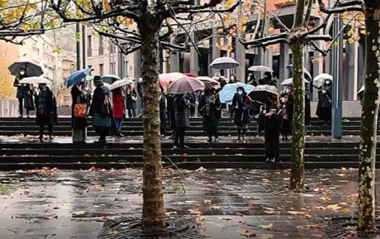 Salerno, flash mob dei magistrati nell’atrio della Cittadella Giudiziariaa