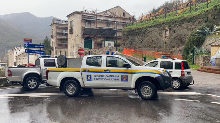 Pellezzano, crolla muro a causa del maltempo in via Nicotera