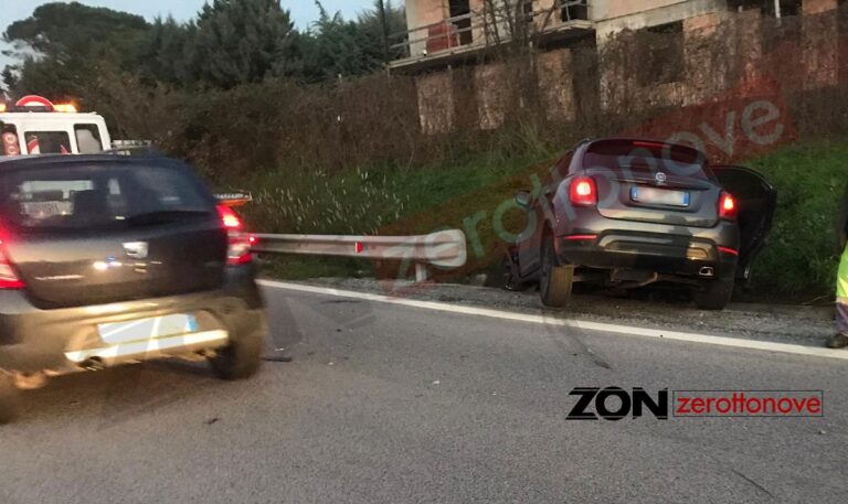 Raccordo Salerno-Avellino, perde il controllo e finisce fuori strada