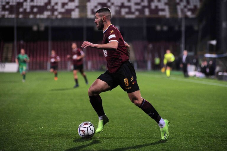 Salernitana aggressiva e 0-2 ad Ascoli. Paura per Dziczek