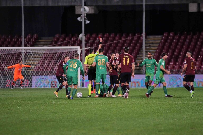 Salernitana ko e ridotta in 9 contro il Pordenone: la photogallery