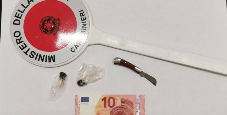 Campagna, 18enne ai domiciliari per spaccio di droga