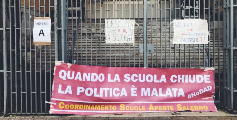 Salerno, manifestazione alla Matteo Mari: ‘Ridateci la scuola’