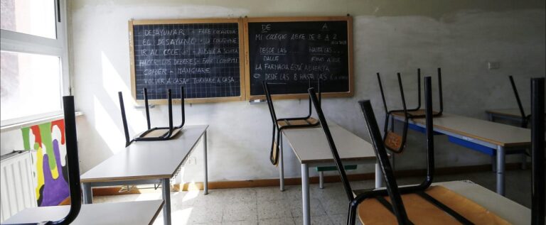 Scuole aperte in zona arancione, il piano a Salerno per gli ingressi