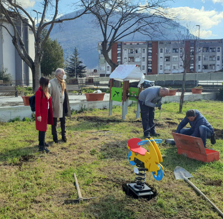 Roccapiemonte, alla “Catello Mari” arrivano le giostrine per i più piccoli