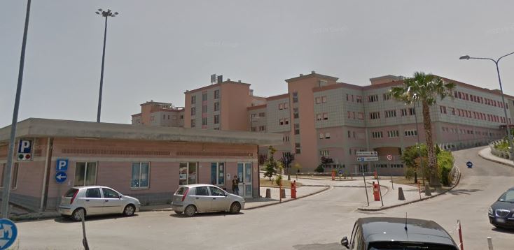 Sarno, turni di 25 ore in ospedale. Esplode la polemica