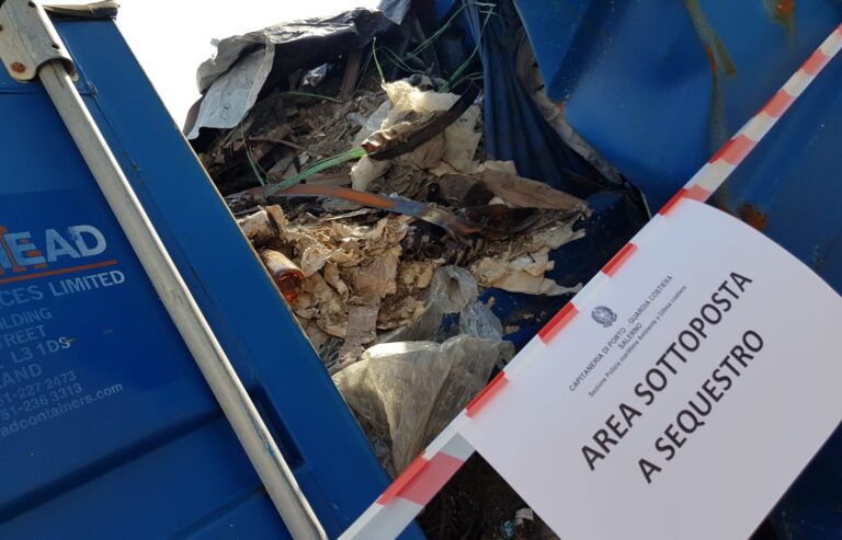 Salerno, sequestrati 200 tonnellate di rifiuti al Porto