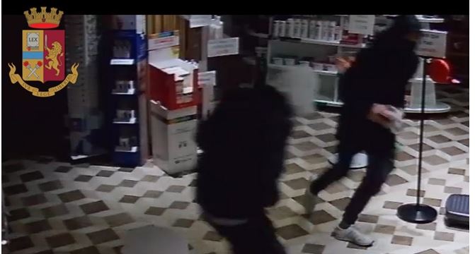 Battipaglia, furto in una farmacia: arrestati i due ladri