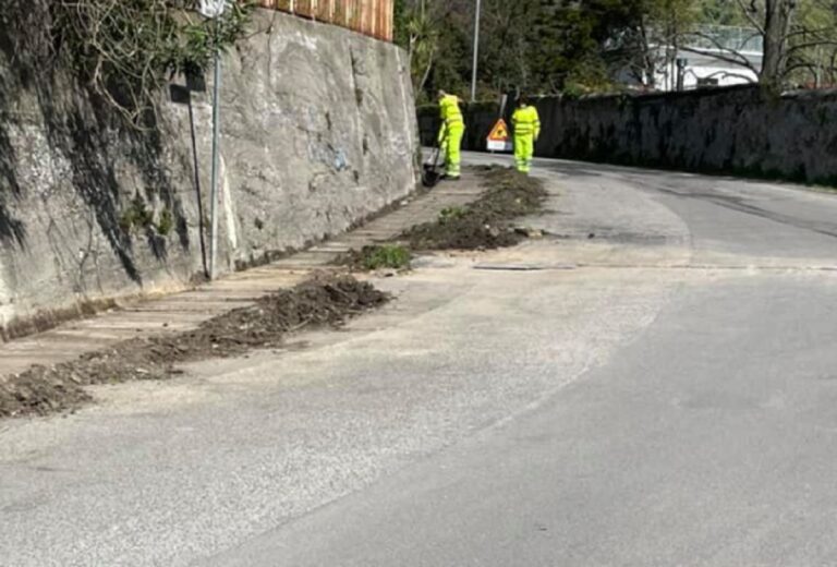 Pellezzano, pulizia dei canali di scolo lungo la SP27