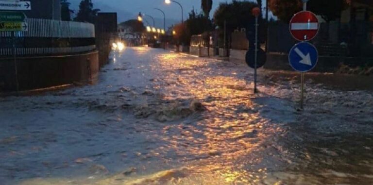 Maltempo, esonda il Solofrana: allagamenti nell’agro nocerino sarnese