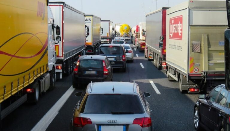 Sala Consilina, scontro tra camion e Lancia Ypsilon. Un ferito