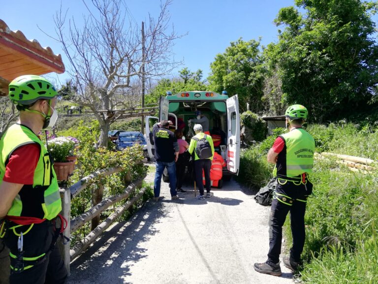 Tre escursionisti recuperati in poche ore in Costiera Amalfitana