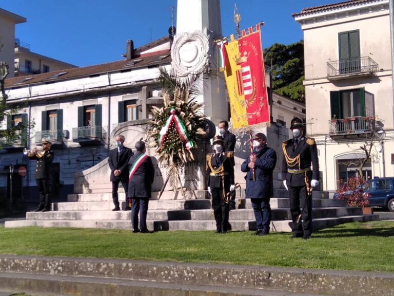 Cava, omaggio “Ai caduti di tutte le guerre”: deposta corona d’alloro