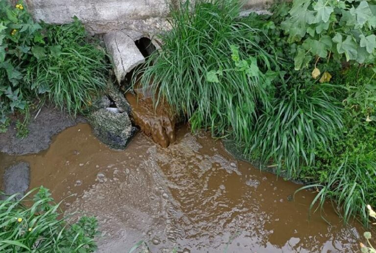 Eboli, smaltimento illecito di rifiuti nel fiume Sele: denunciato 62enne