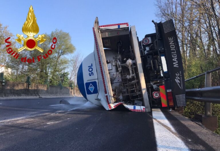 Incidente sull’Autostrada Avellino-Salerno, coinvolta un’autocisterna