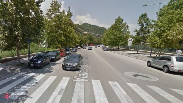 Salerno, chiude dormitorio in Via Gramsci: giovane minaccia suicidio